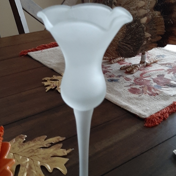 Delicate glass stemmed candle holder - Picture 4 of 8